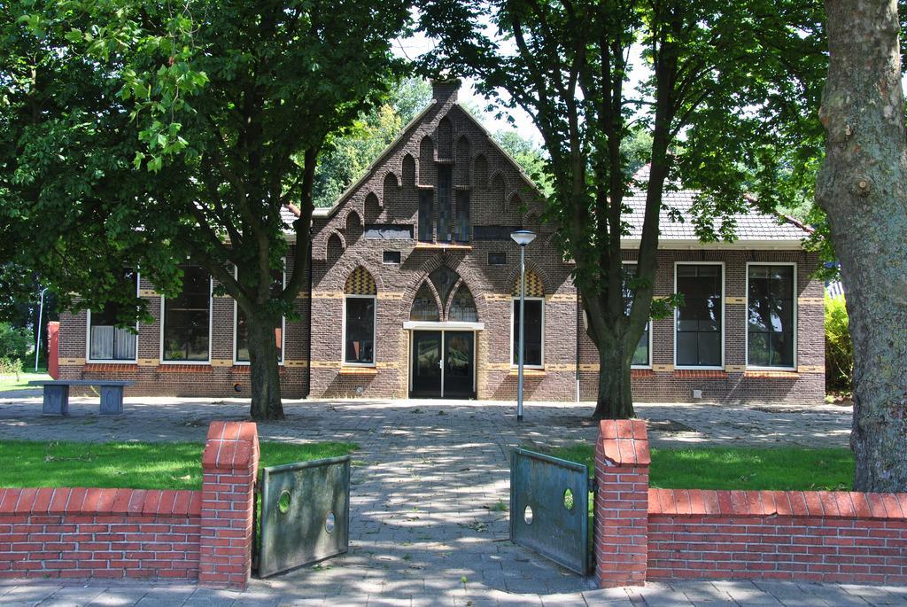 Bed & Breakfast De Oale School Латтроп Экстерьер фото
